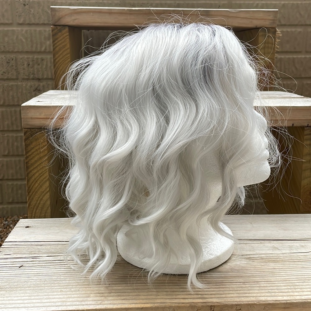 NWT white silver platinum wavy short ombré black dimension root wig 12”